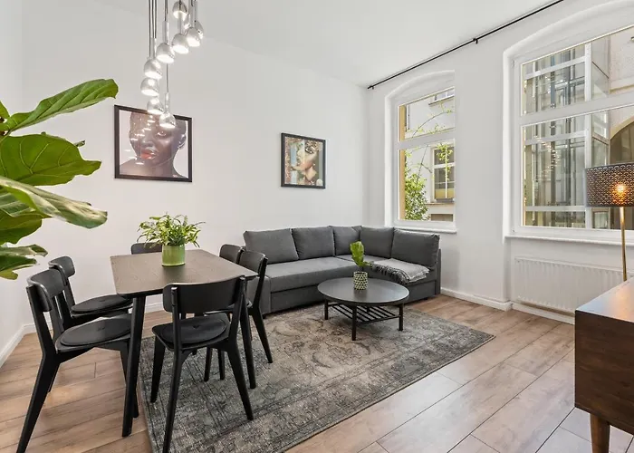 The Remise Mitte Loft, 2 Bedroom 2 Bathrooms, Living Room, Group & Family Friendly, 4- 7 Guests 아파트 *