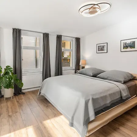 The Remise Mitte Loft, 2 Bedroom 2 Bathrooms, Living Room, Group & Family Friendly, 4- 7 Guests Berlin