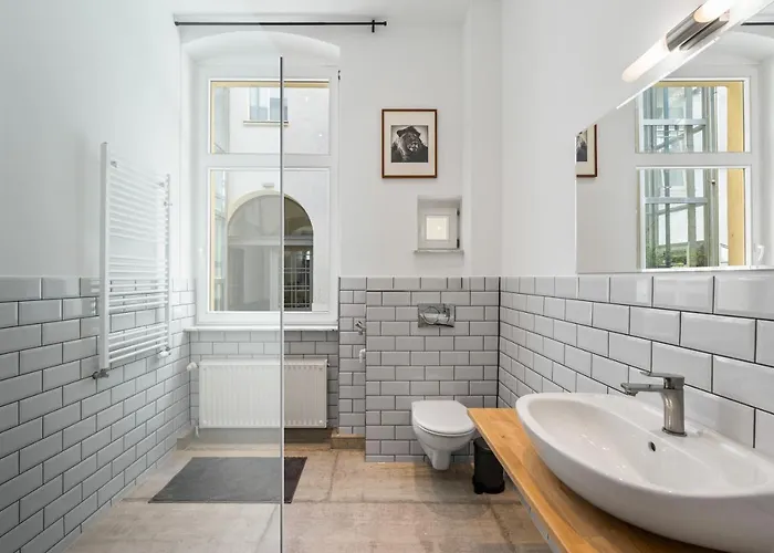 The Remise Mitte Loft, 2 Bedroom 2 Bathrooms, Living Room, Group & Family Friendly, 4- 7 Guests Berlín